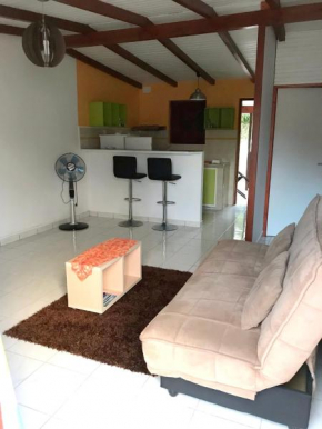 Maison d'une chambre avec jardin clos et wifi a Le Gosier